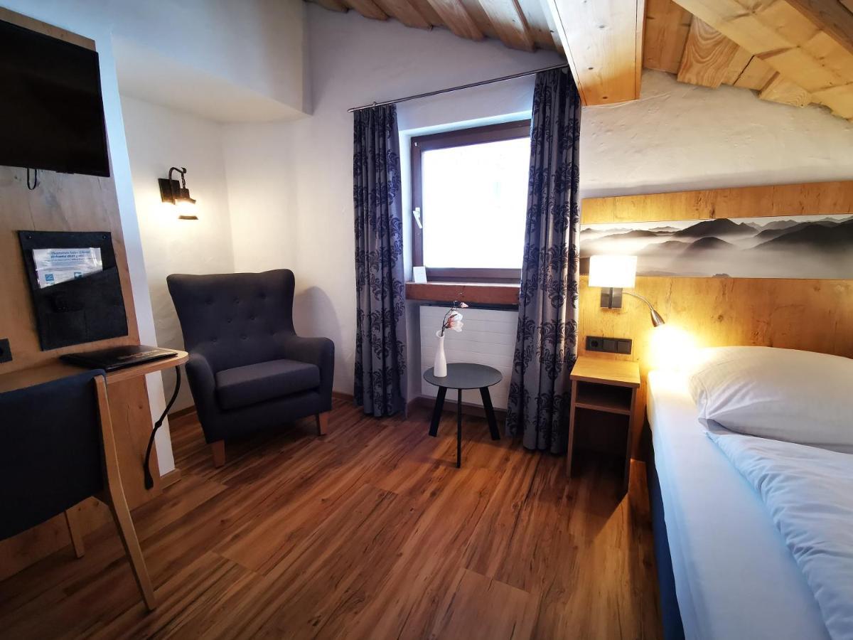 Gasthof & Hotel Zur Post Wallgau Exterior photo