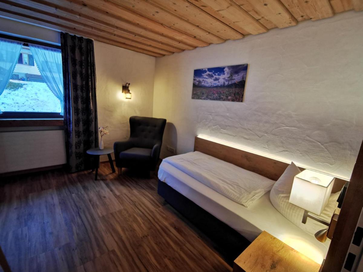 Gasthof & Hotel Zur Post Wallgau Exterior photo