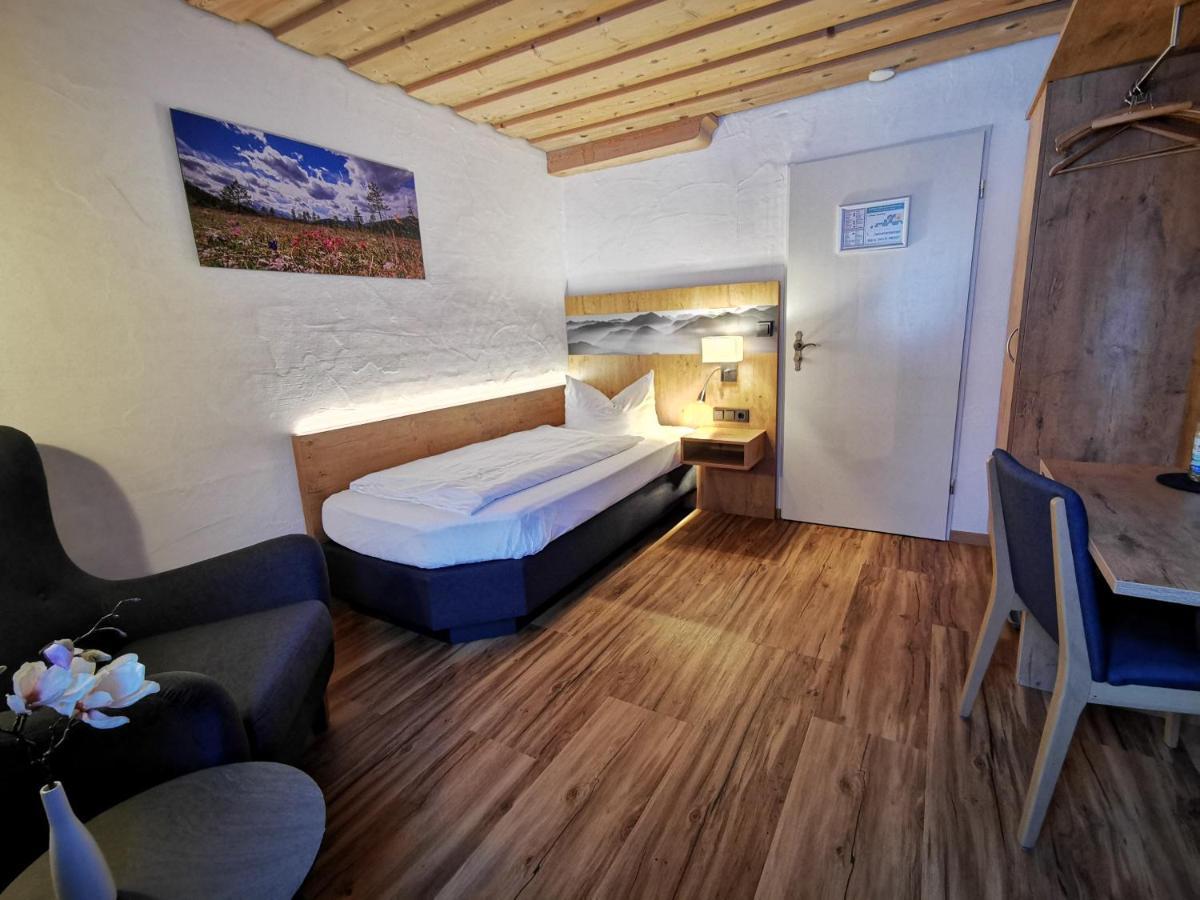 Gasthof & Hotel Zur Post Wallgau Exterior photo