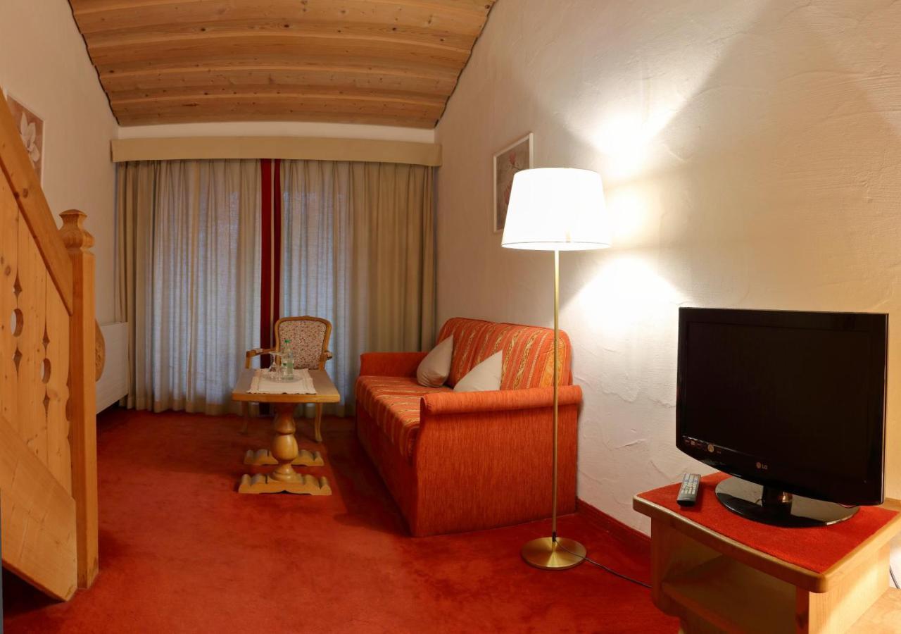 Gasthof & Hotel Zur Post Wallgau Exterior photo