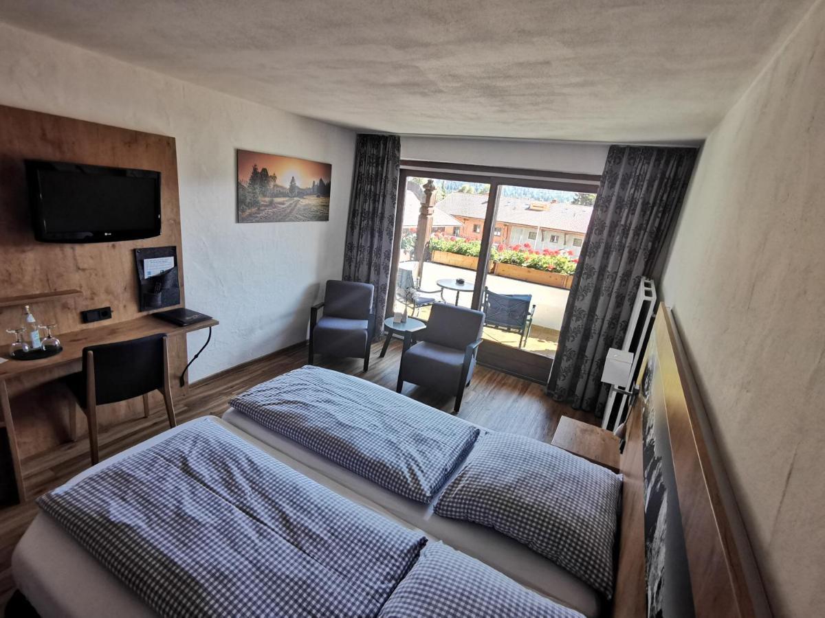 Gasthof & Hotel Zur Post Wallgau Exterior photo