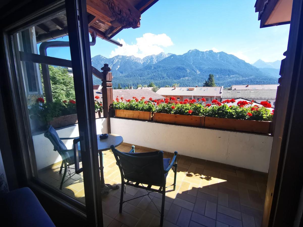 Gasthof & Hotel Zur Post Wallgau Exterior photo