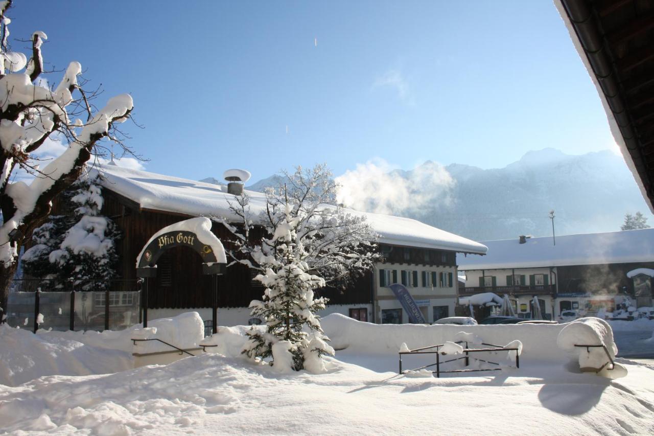 Gasthof & Hotel Zur Post Wallgau Exterior photo